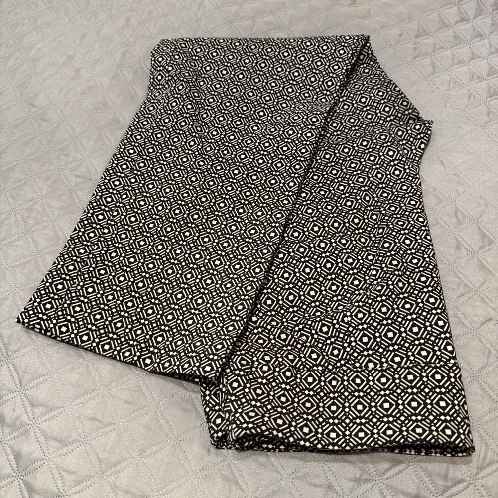 Attyre Monochrome Patterned Cropped Pants